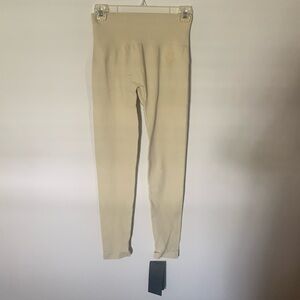 Gympro apparel cream seamless leggings size medium elastane and supplex